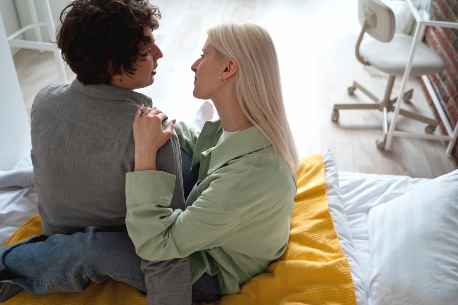 Momento di dialogo costruttivo in famiglia
